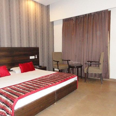 Silver Sands Hotel Chandigarh Exterior photo