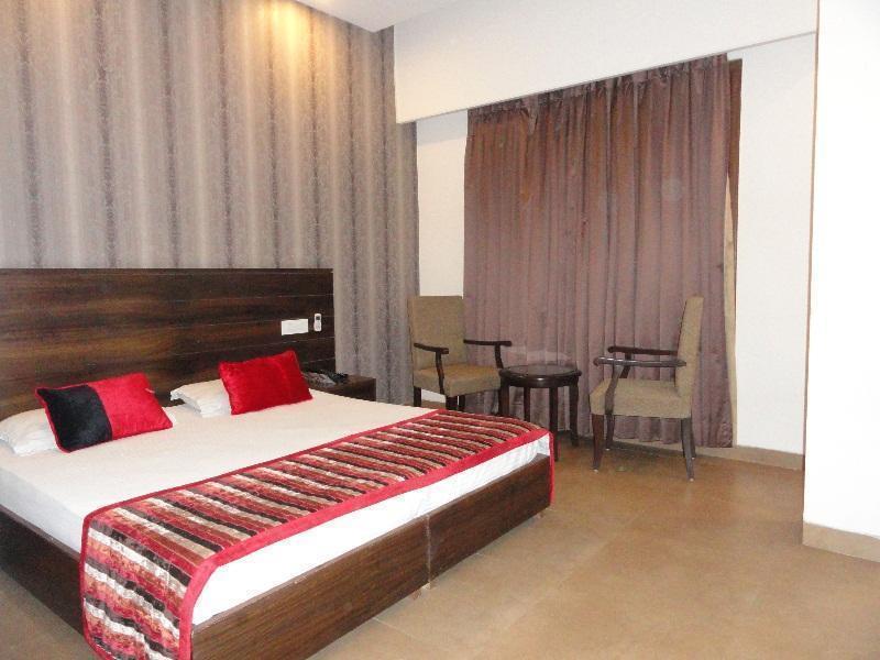 Silver Sands Hotel Chandigarh Exterior photo
